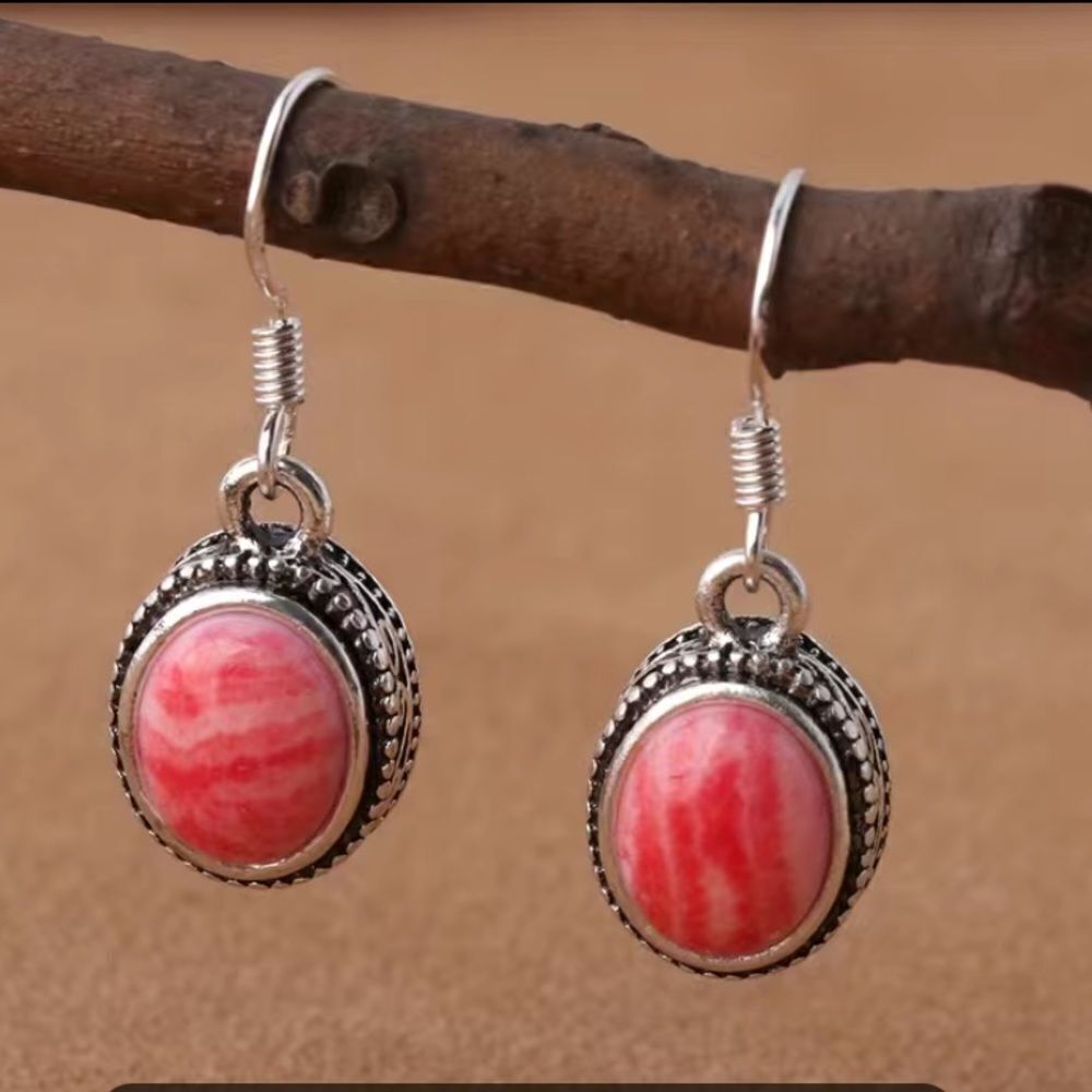 ✨🆕✨ Delicate Red Pink Simulated Rhodolite Stones Dangle Earrings✨ - Picture 4 of 10
